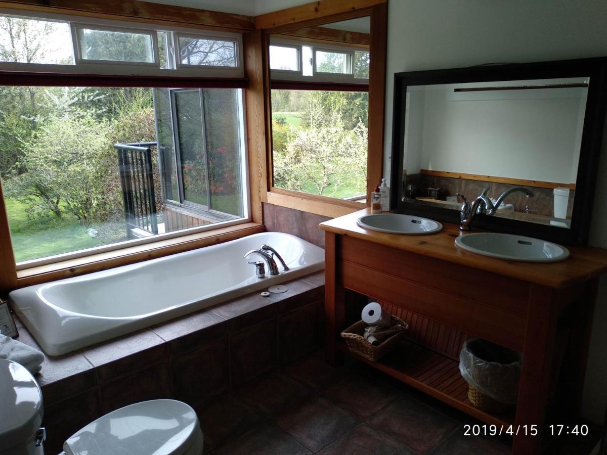 Harrison Hammond House Farmstay Harrison Mills Bagian luar foto