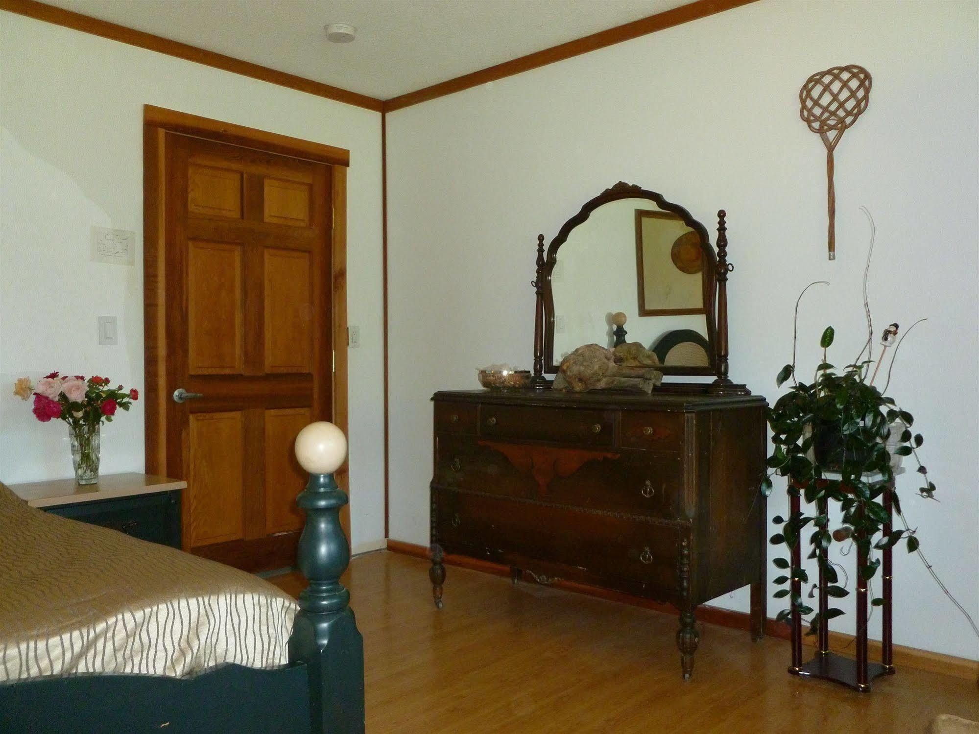 Harrison Hammond House Farmstay Harrison Mills Bagian luar foto