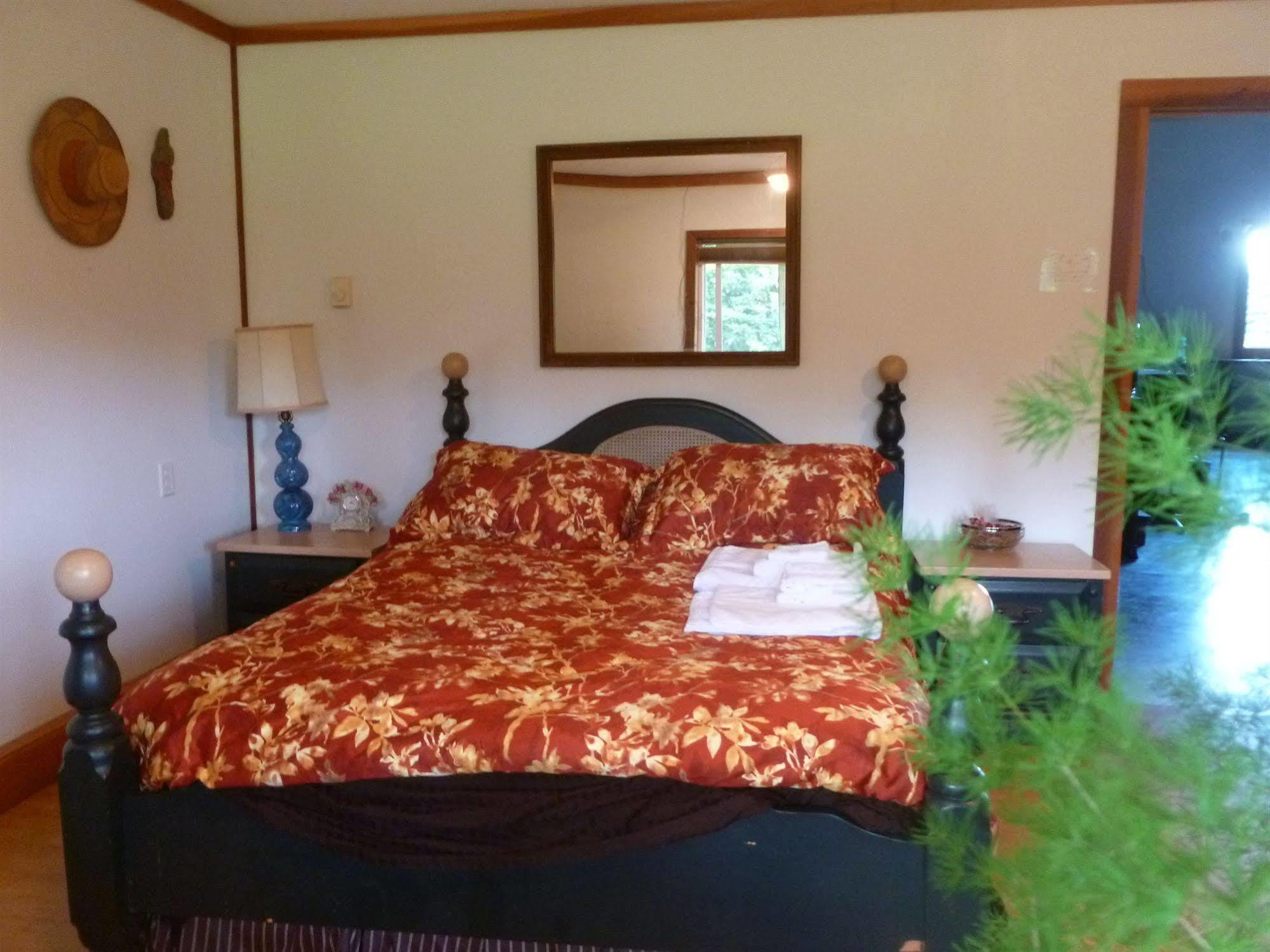 Harrison Hammond House Farmstay Harrison Mills Bagian luar foto