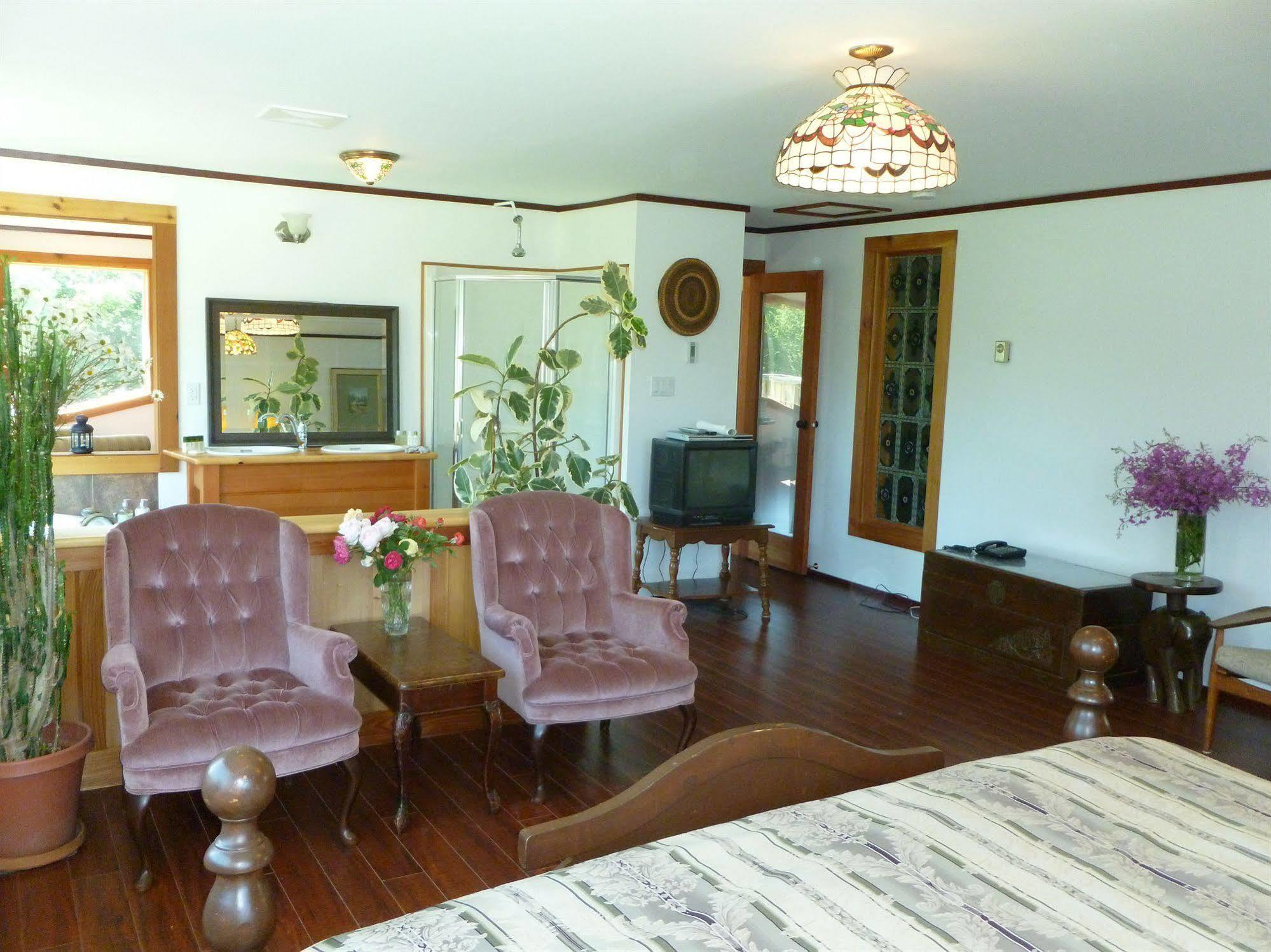 Harrison Hammond House Farmstay Harrison Mills Bagian luar foto