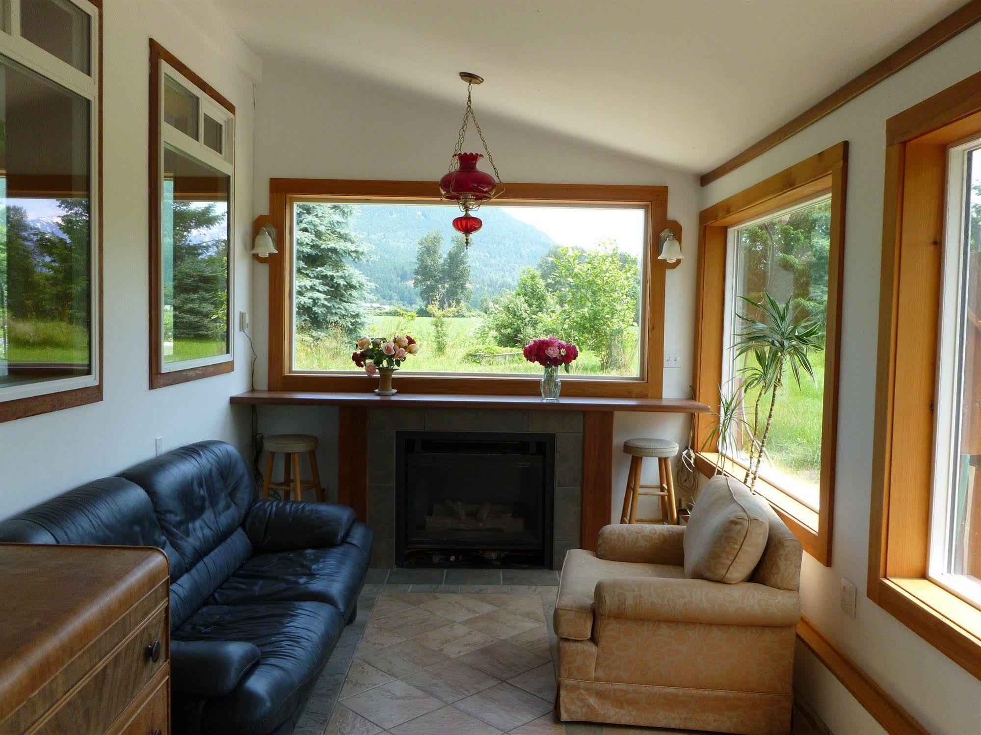 Harrison Hammond House Farmstay Harrison Mills Bagian luar foto
